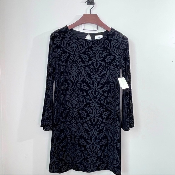 NWT Eci Ny Velvet Bell Sleeve Dress - Picture 2 of 13